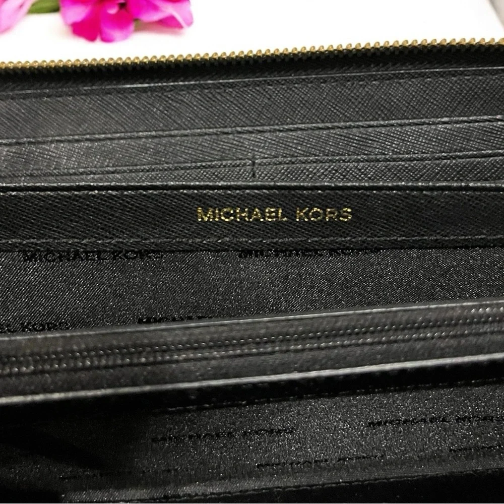 Michael Kors Black Pebbled Leather Mercer Zip Around Continental Wallet EUC - Picture 8 of 9